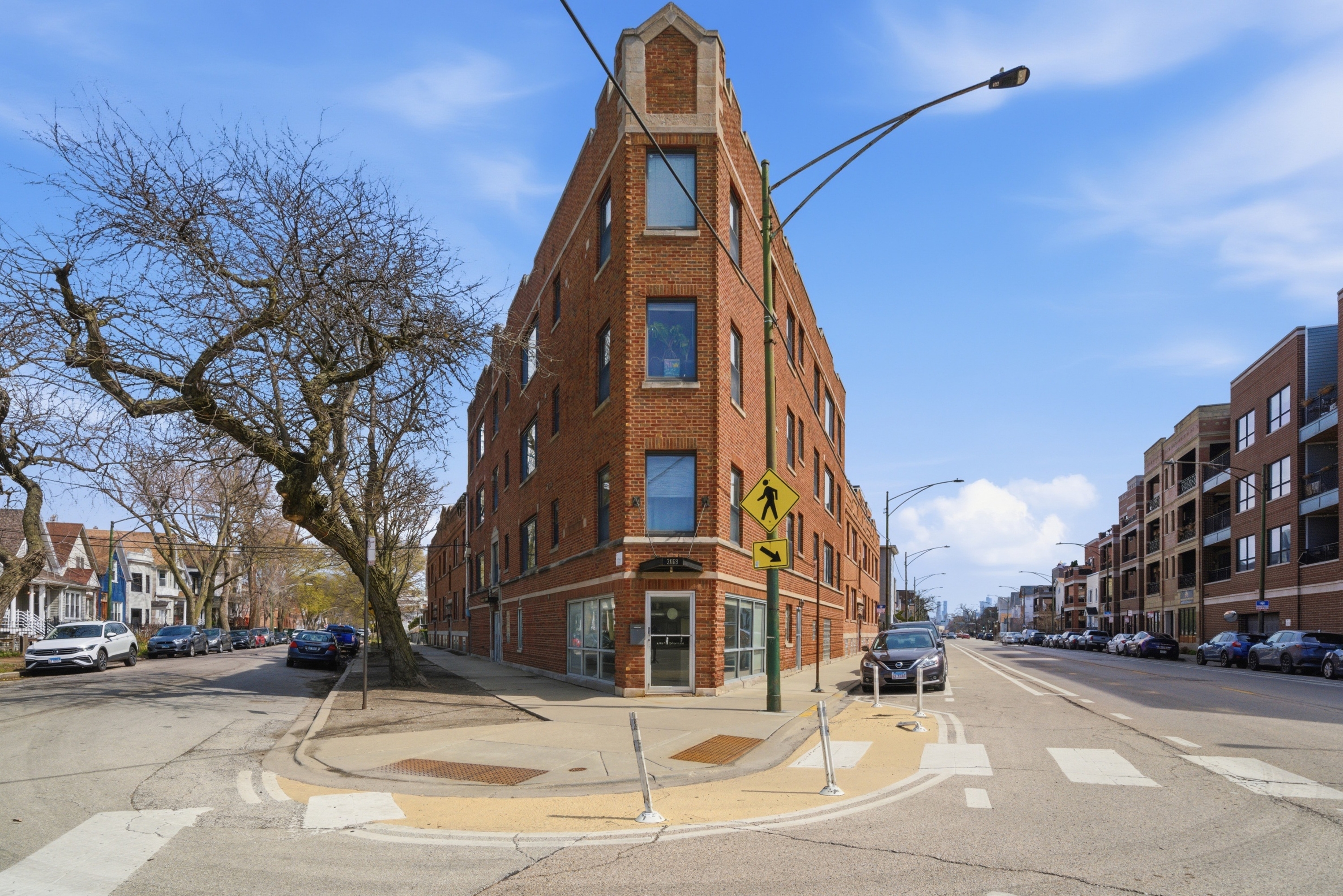 2245 West Barry Avenue - 3C