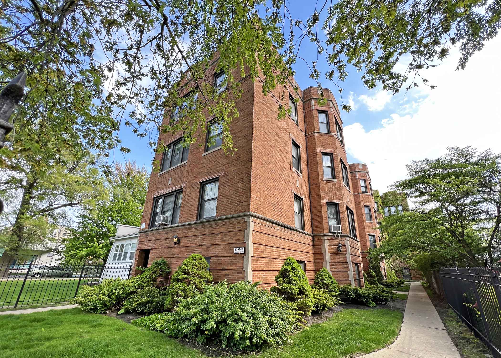 1507-09 West Sherwin Avenue - 1507-2S