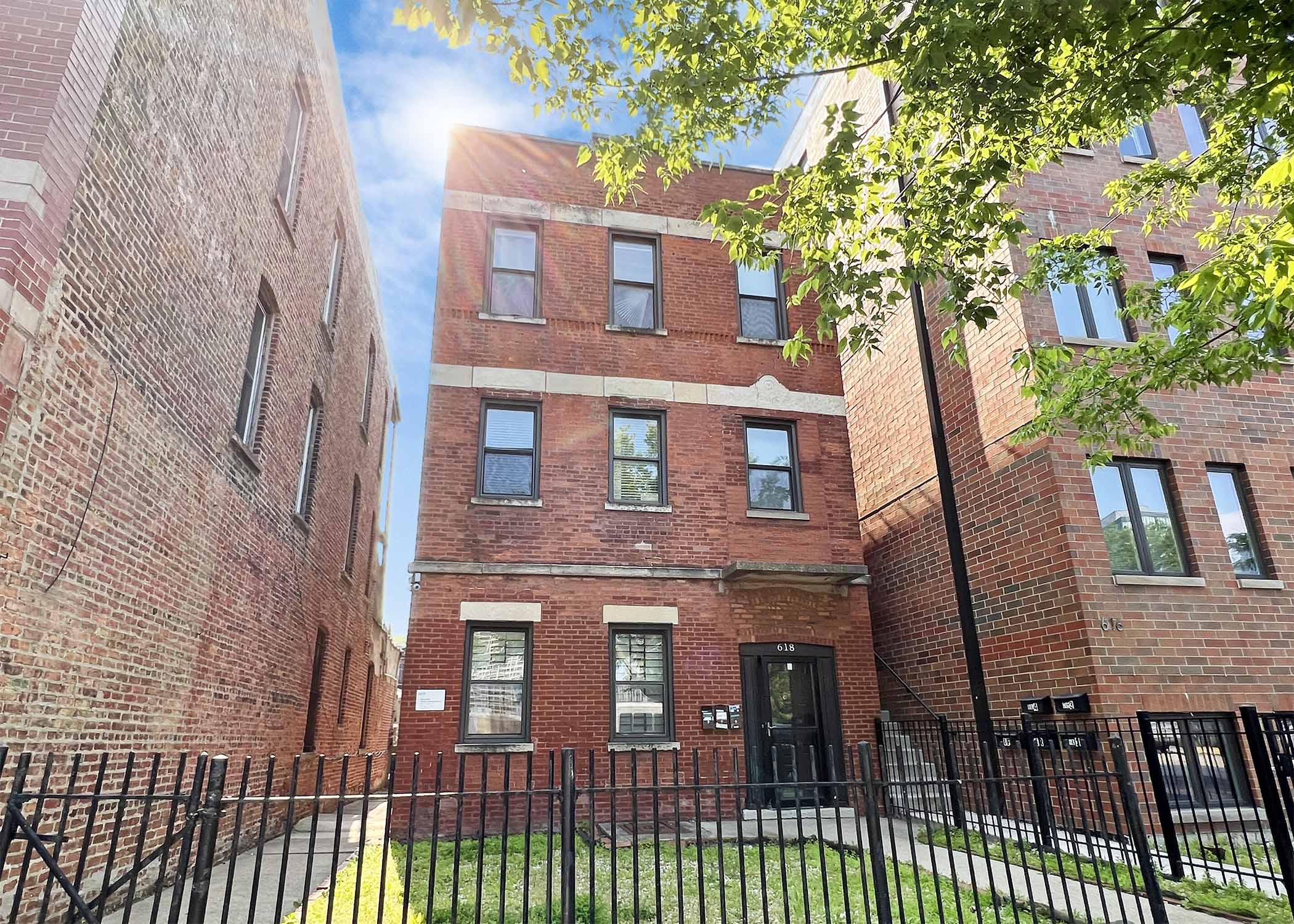 618 South Racine Avenue - 104