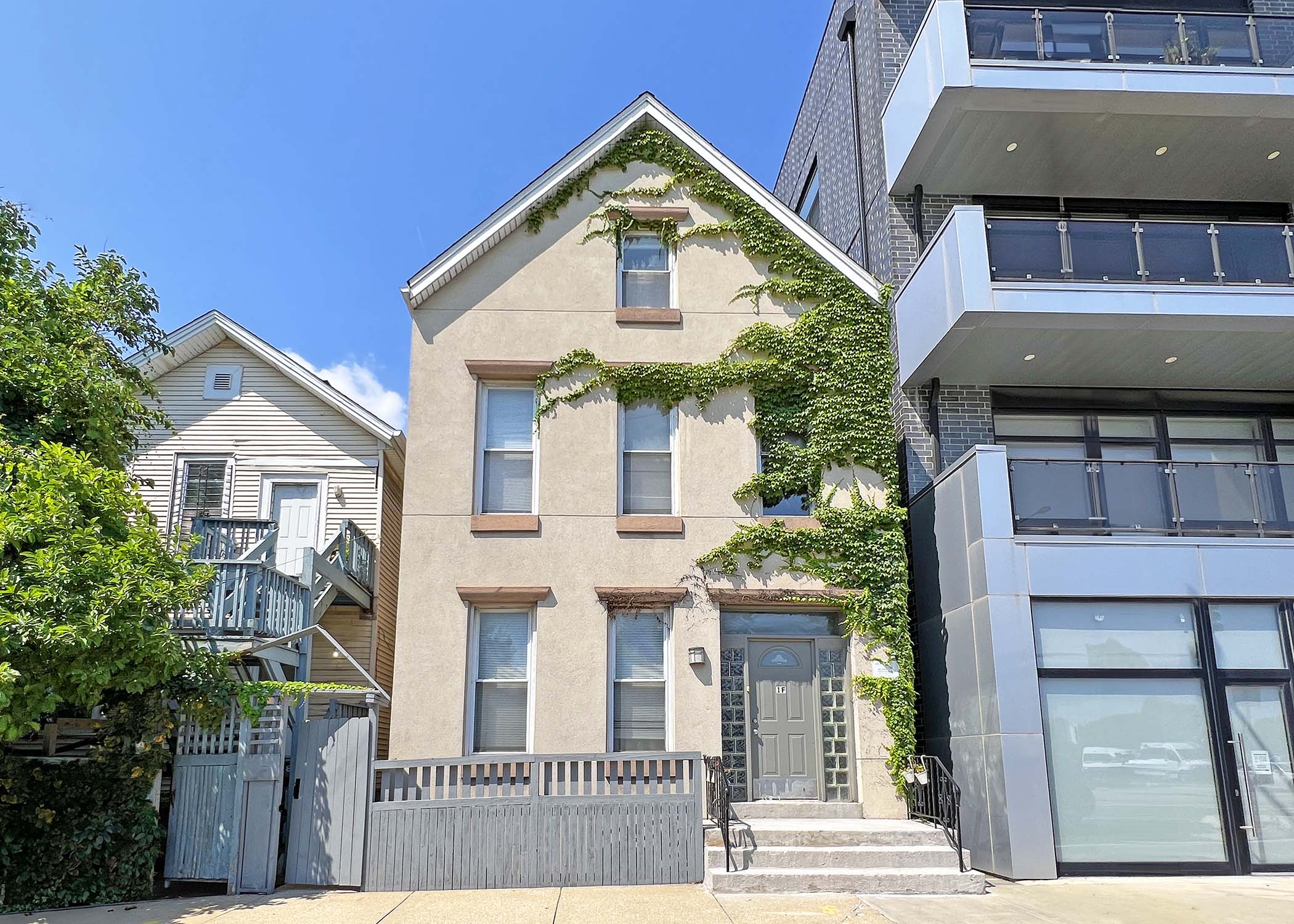 942 N. Elston #2R