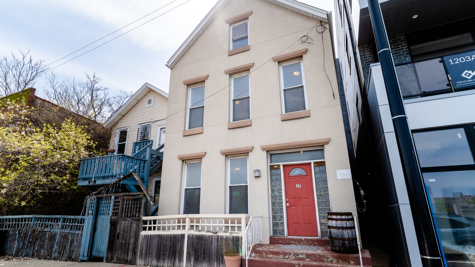 942 N. Elston #2R